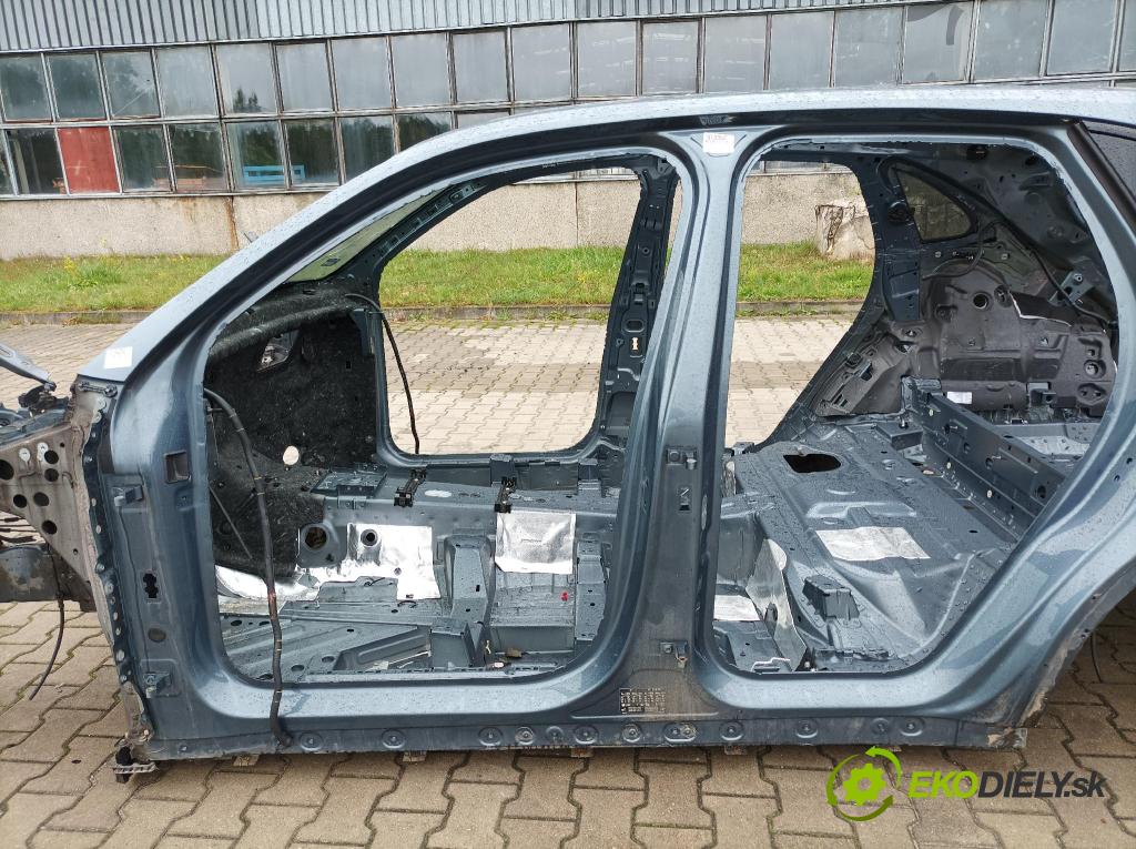 Porsche Cayenne 0 Práh: Vľavo: