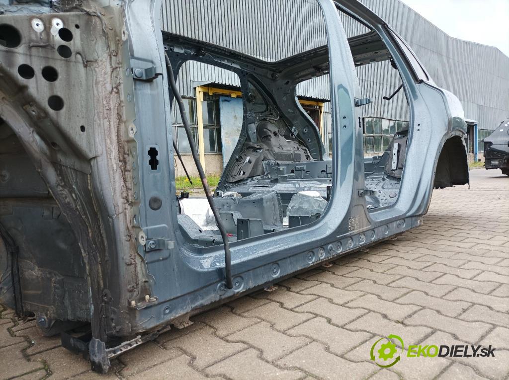 Porsche Cayenne 0 Práh: Vľavo: