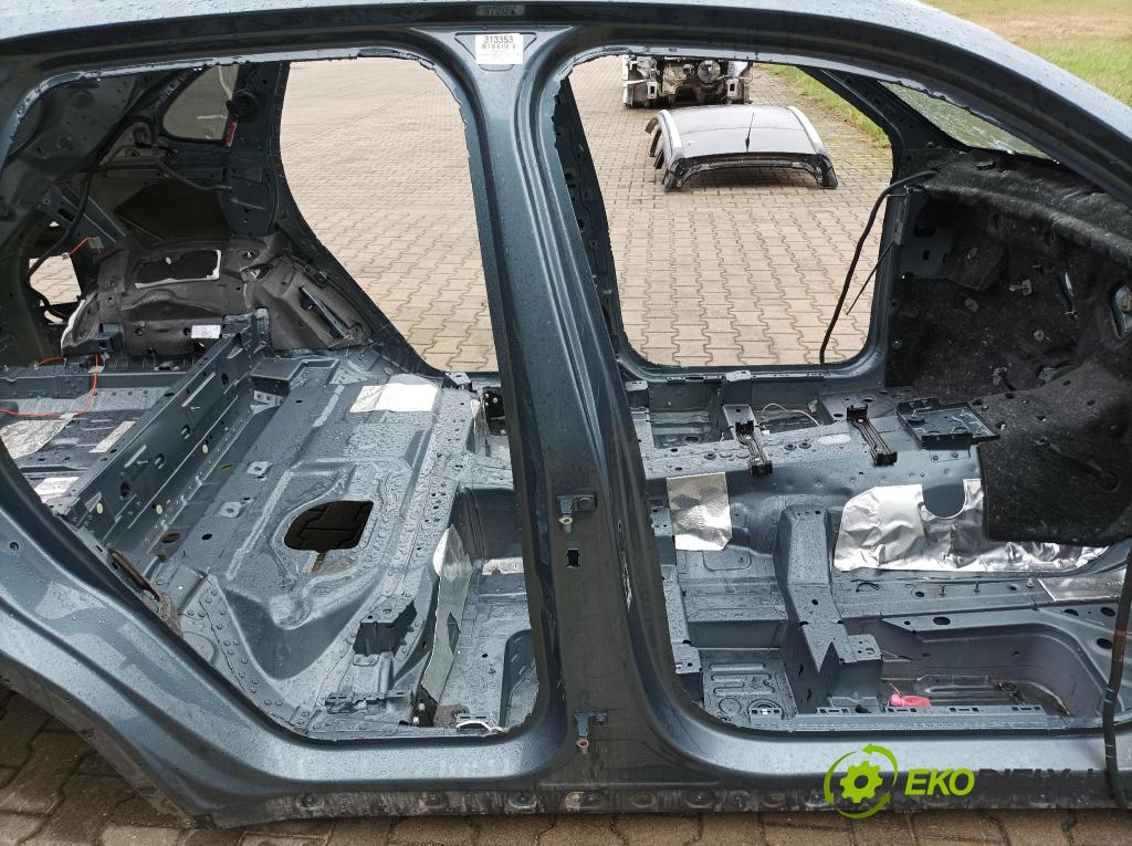 Porsche Cayenne 0 Práh: v pravo: