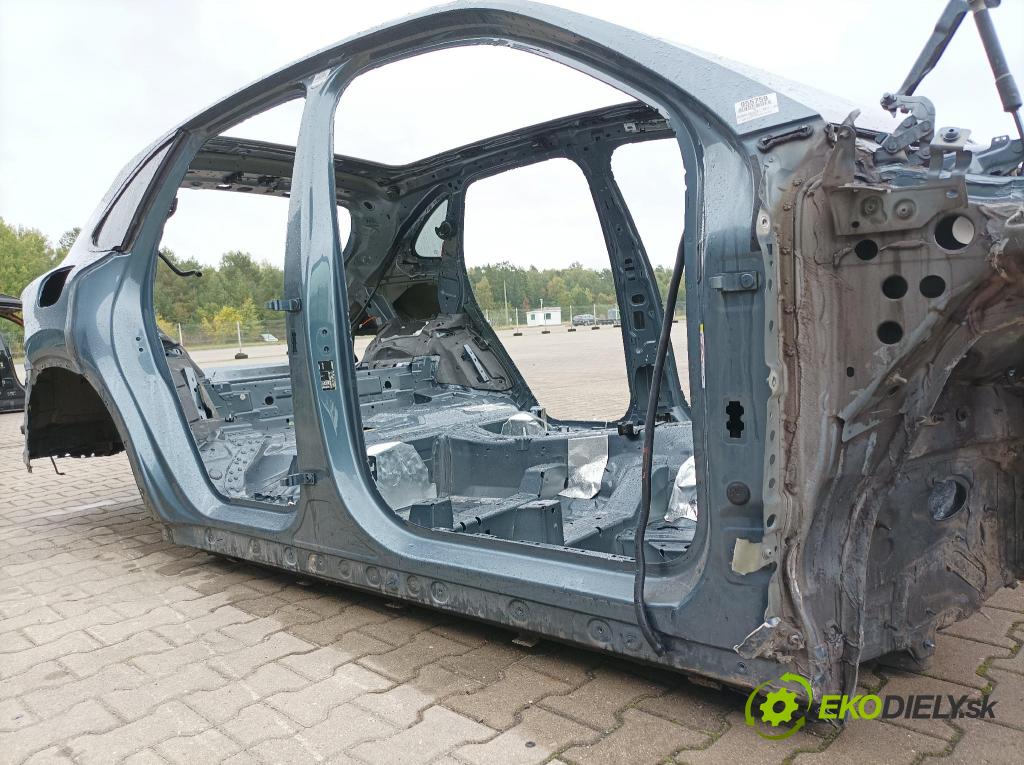 Porsche Cayenne 0 Práh: v pravo: