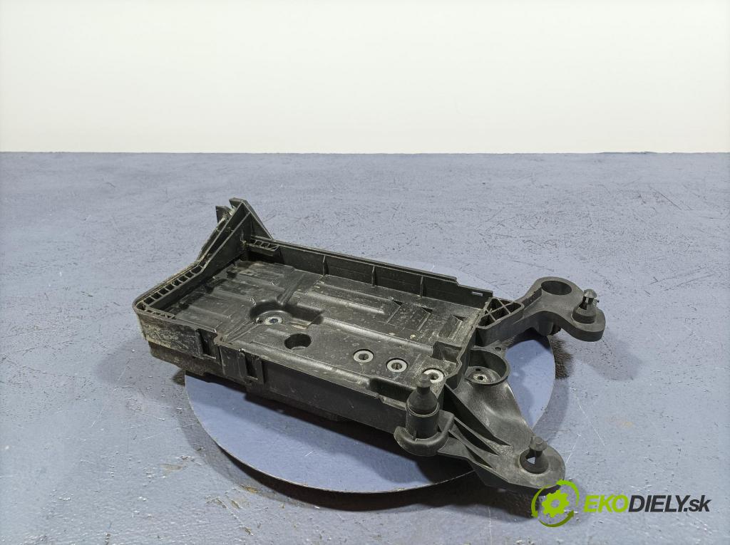 Skoda Superb 2016 Základ: Akumulatora: 5Q0915321J