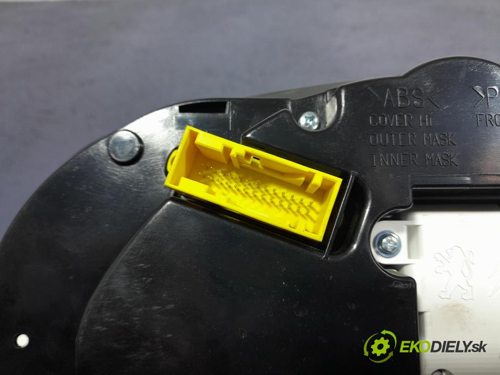 Peugeot 5008 2013 prístrojovka/ budíky 9804263880
