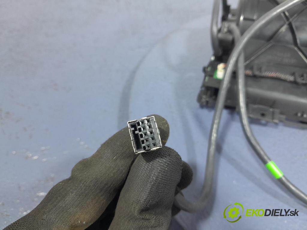 Peugeot 5008 2013 displej Radio / GPS 98043349ZD