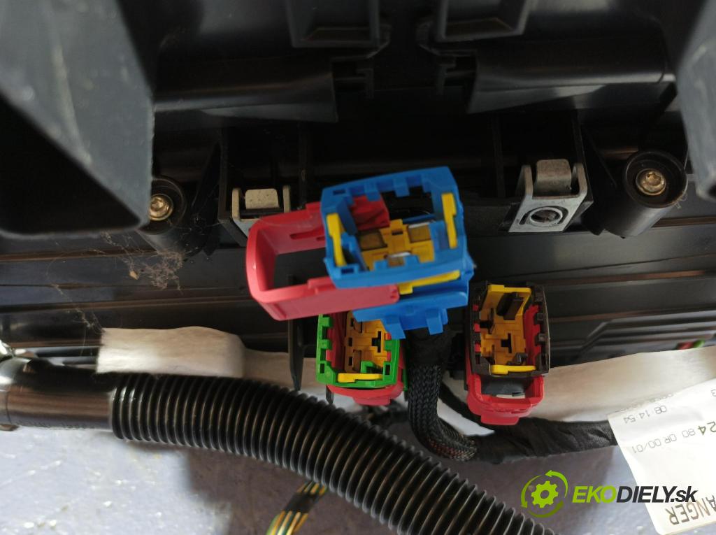 Peugeot 5008 2013 radiátor 9673831480