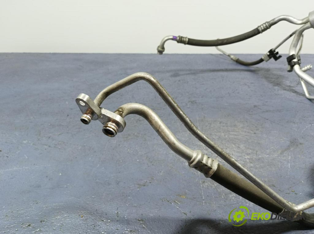 Peugeot 5008 2013 trubka Klimatizace: 9684368380