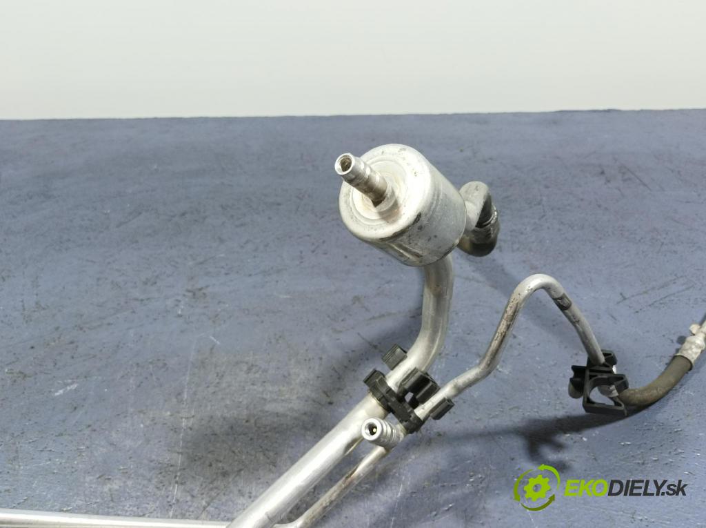 Peugeot 5008 2013 trubka Klimatizace: 9684368380