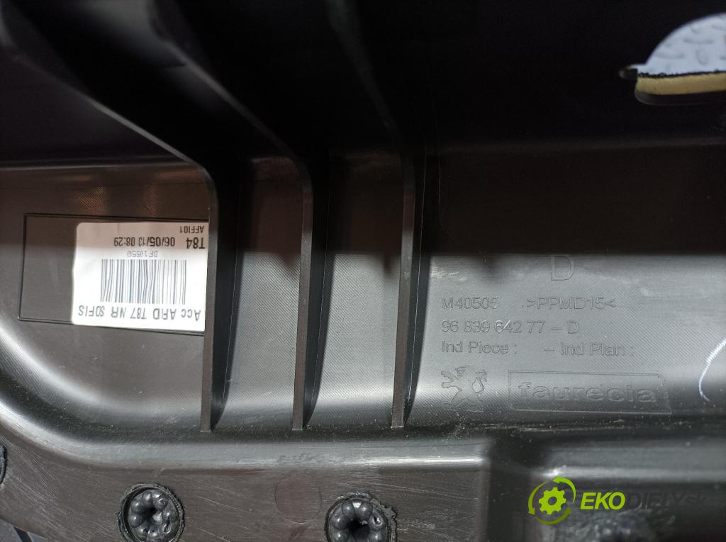 Peugeot 5008 2013 Tapacír: dveře Zad: Práva: 9683964277