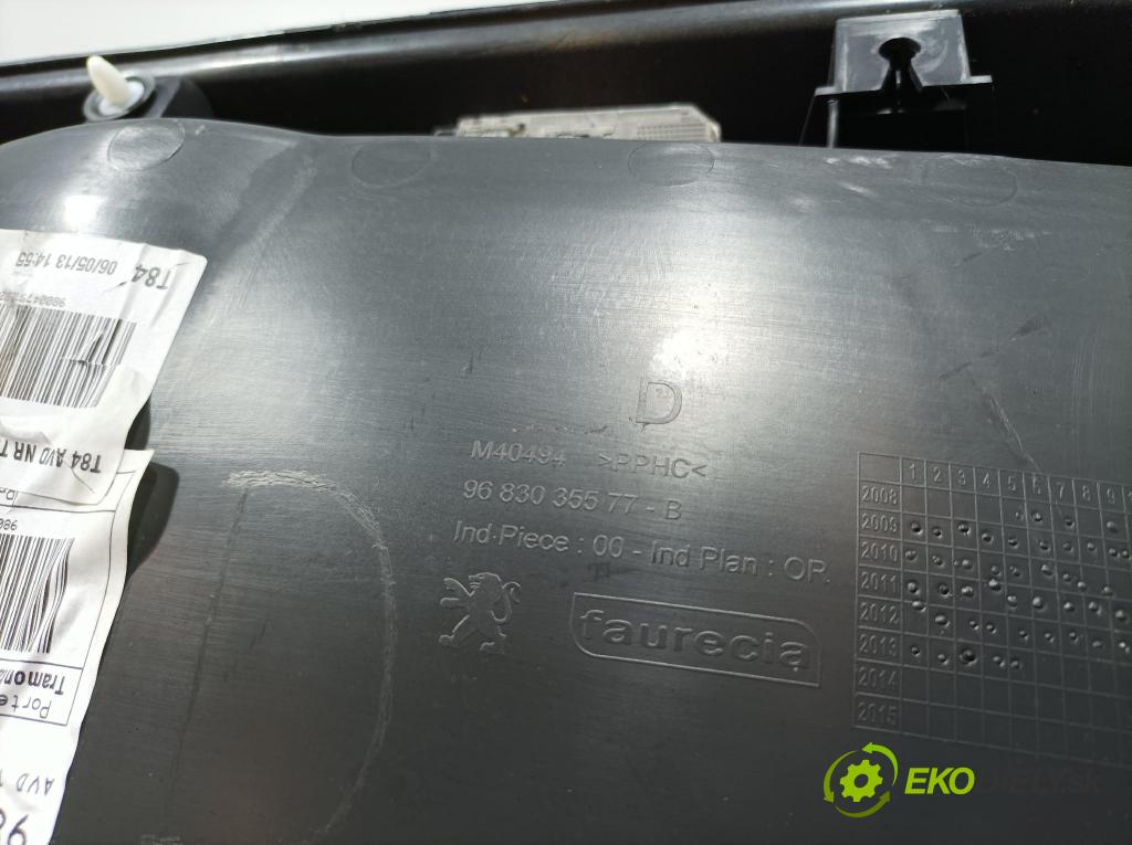 Peugeot 5008 2013 Tapacír: dveře před Práva: 9683035577