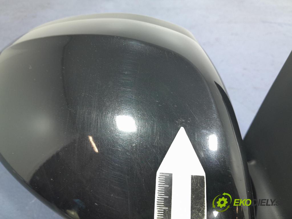 Peugeot 208 2019 zpětné zrcátko prave