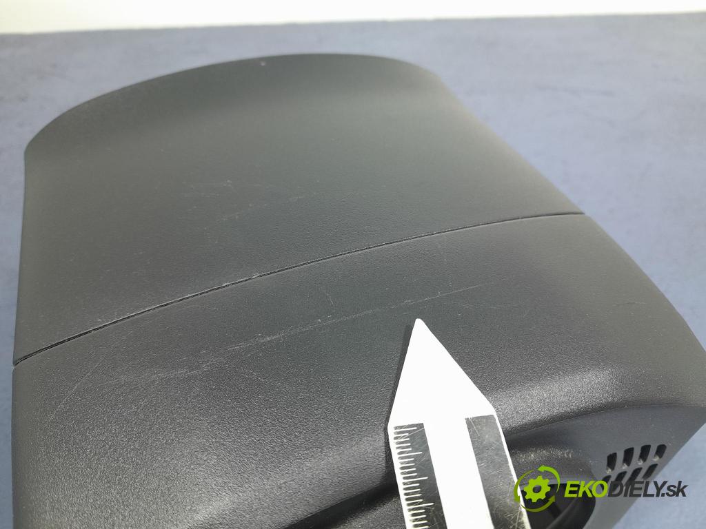 Peugeot 208 2019 kryt Plast: Interiéry: 9830094580