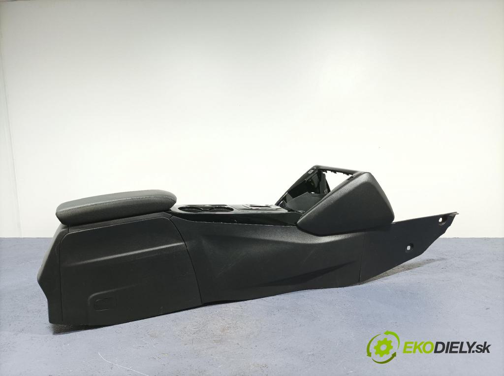 Peugeot 208 2019 loketní opěrka