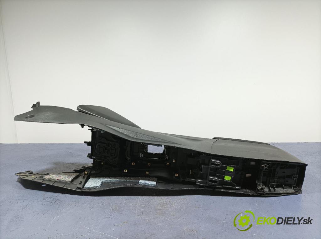 Peugeot 208 2019 loketní opěrka