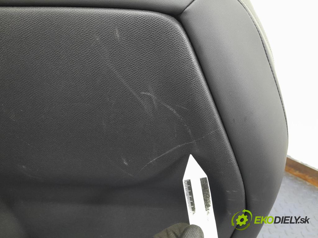 Peugeot 208 2019 sedačke: Soubor.