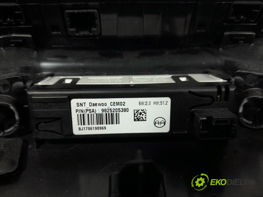 Peugeot 208 2019 Lampy Uvnitř 9823298180