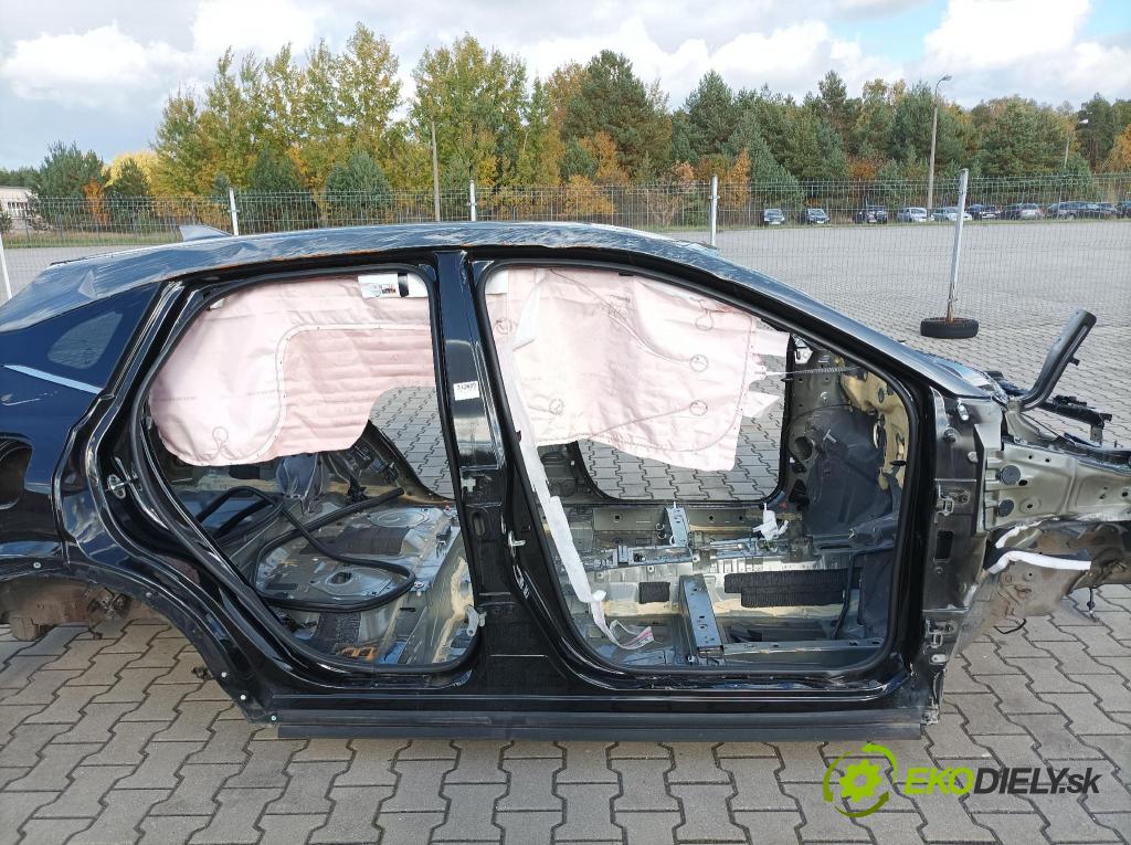 Nissan Qashqai 2023 Práh: v pravo: