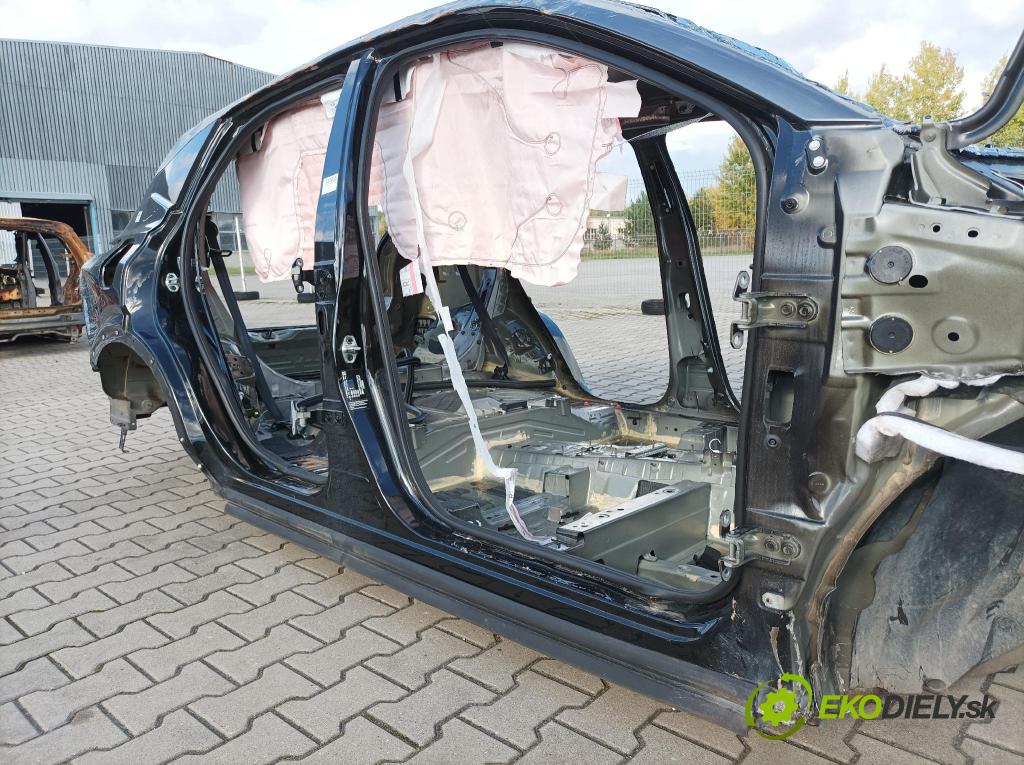Nissan Qashqai 2023 Práh: v pravo:
