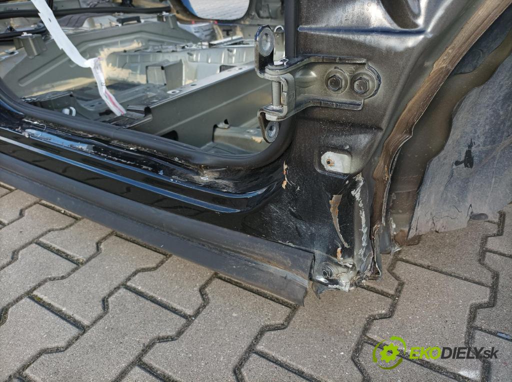 Nissan Qashqai 2023 Práh: v pravo: 