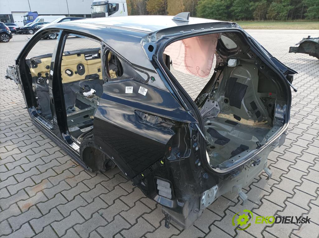 Nissan Qashqai 2023 blatník zad Vľavo: