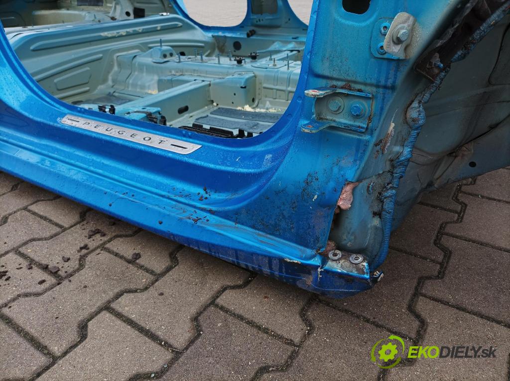 Peugeot 208 2019 Práh: v pravo: