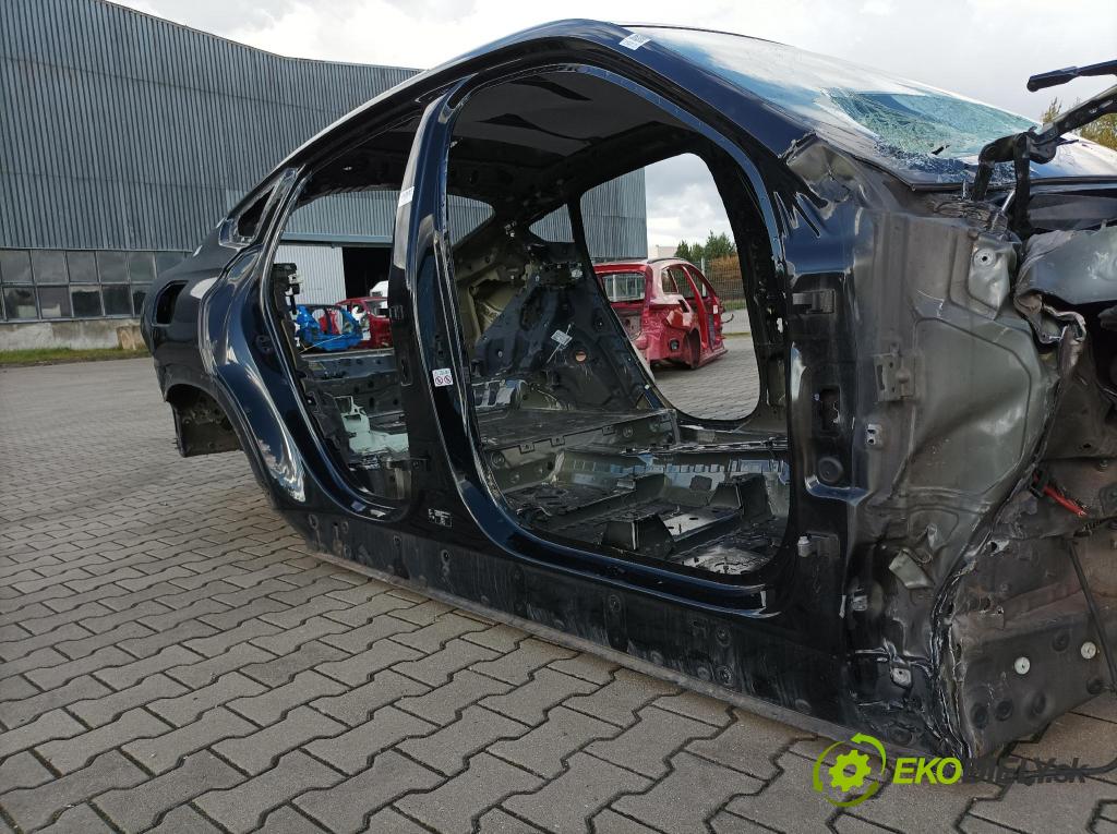 Bmw X6 0 Práh: v pravo: