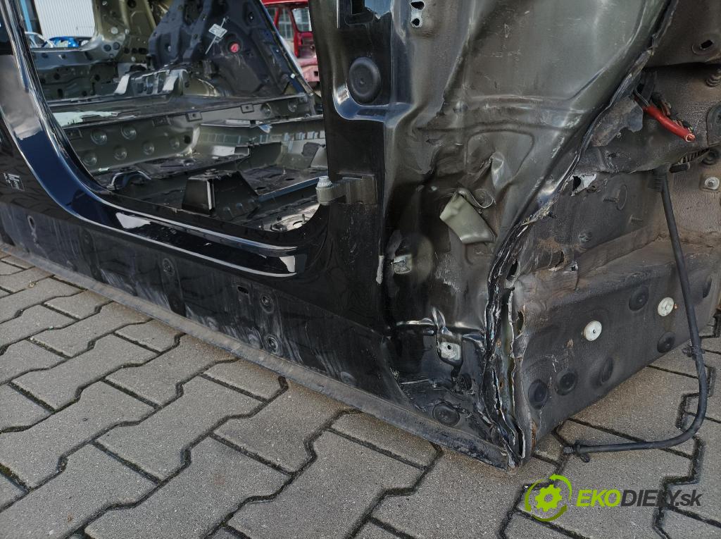 Bmw X6 0 Práh: v pravo: