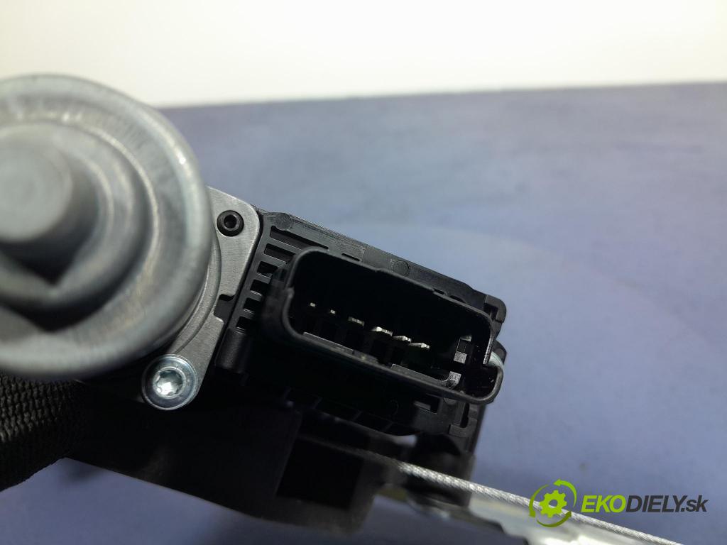 Nissan Qashqai 2023 mechanismus stahování Sklenka: Zad: v pravo: 82700-6UA1B