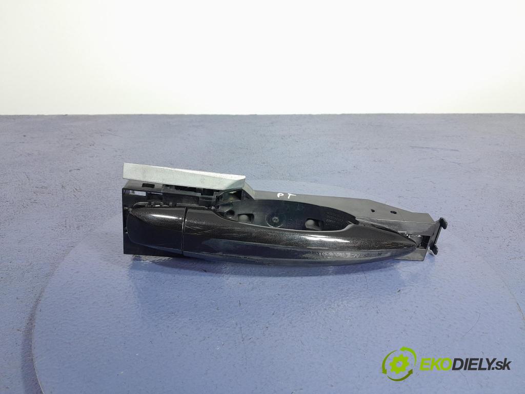 Nissan Qashqai 2023 klika Zad: Práva: 82610-6UA0A