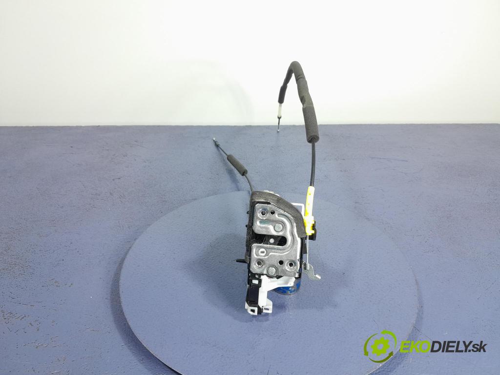 Nissan Qashqai 2023 zámek dveře Zad: v pravo: 82500-6UA0A