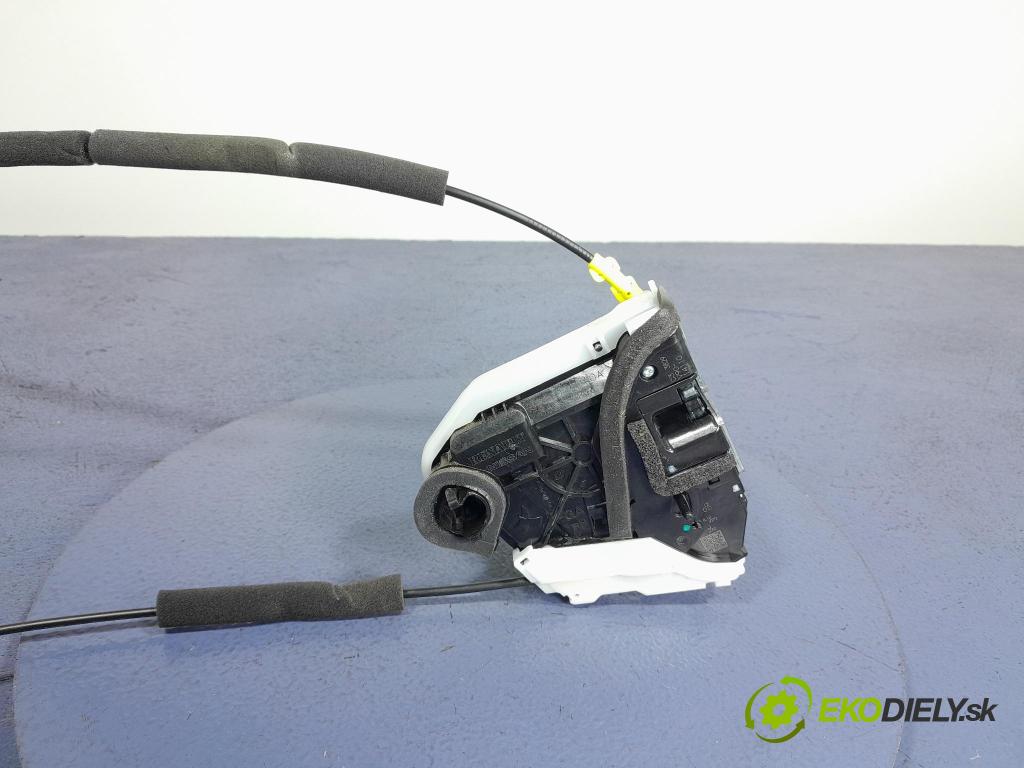 Nissan Qashqai 2023 zámek dveře Zad: v pravo: 82500-6UA0A