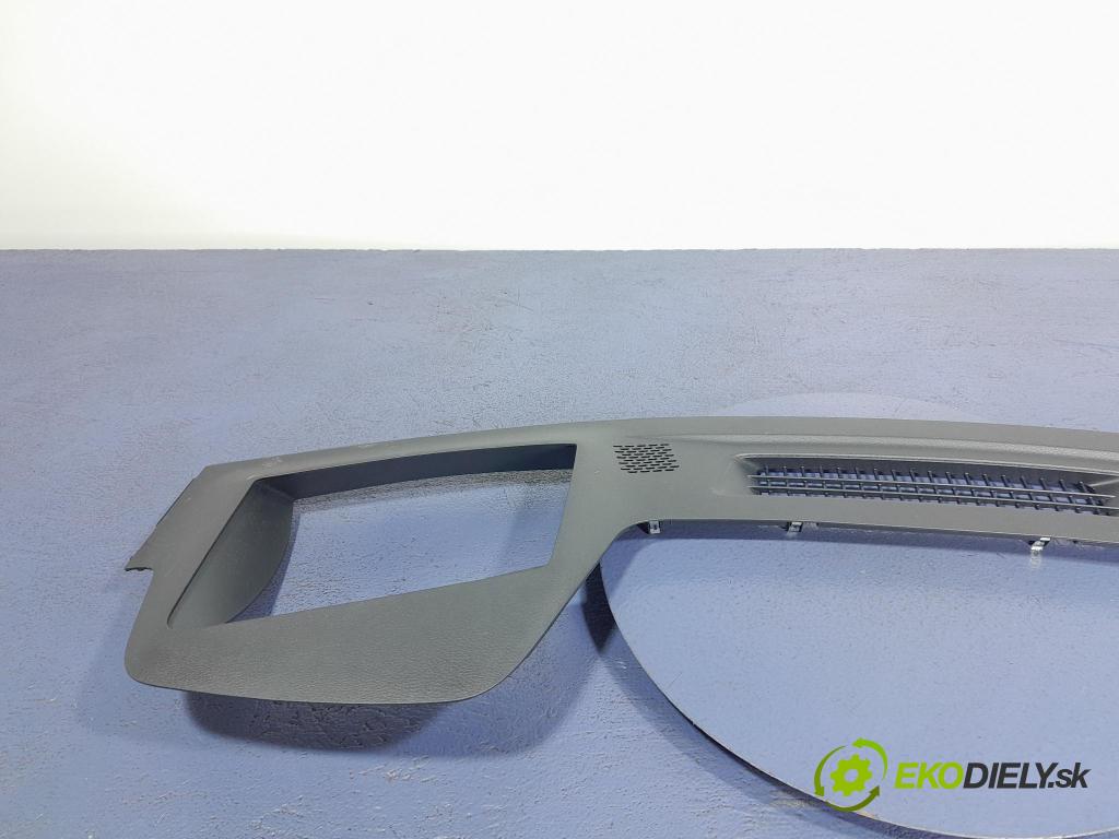 Nissan Qashqai 2023 kryt Plast: Interiéry: 68310-6UT1A