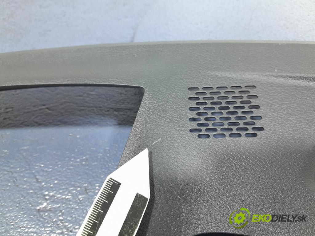 Nissan Qashqai 2023 kryt Plast: Interiéry: 68310-6UT1A