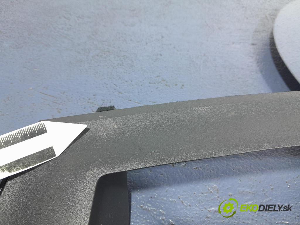 Nissan Qashqai 2023 kryt Plast: Interiéry: 68310-6UT1A