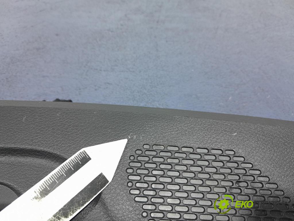 Nissan Qashqai 2023 kryt Plast: Interiéry: 68310-6UT1A