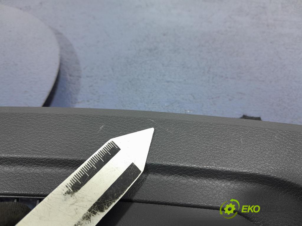 Nissan Qashqai 2023 kryt Plast: Interiéry: 68310-6UT1A