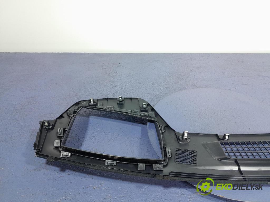 Nissan Qashqai 2023 kryt Plast: Interiéry: 68310-6UT1A