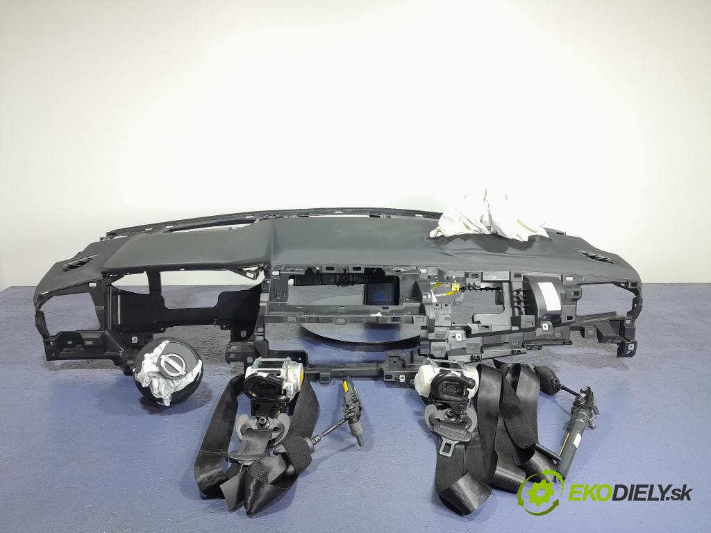 Nissan Qashqai 2023 kokpit,přistrojova deska