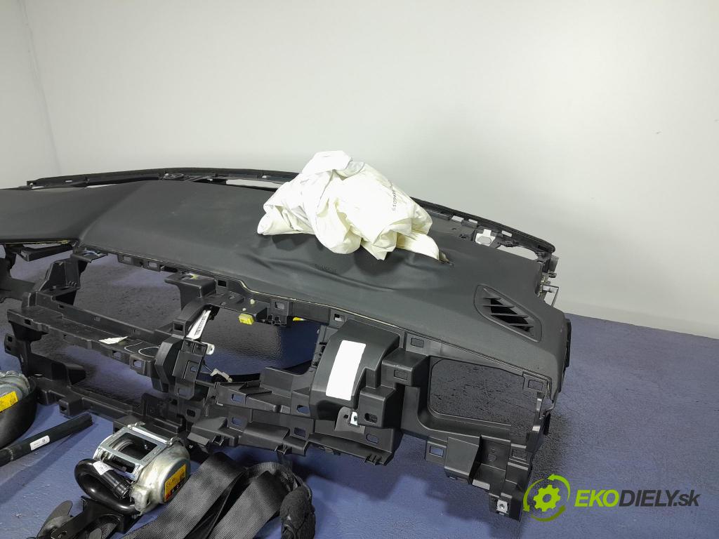 Nissan Qashqai 2023 kokpit,přistrojova deska