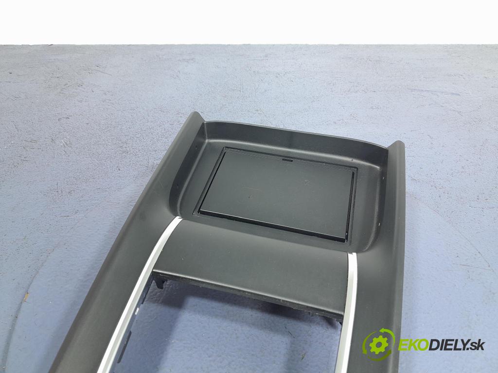 Nissan Qashqai 2023 kryt Plast: Interiéry: 969366UN1C