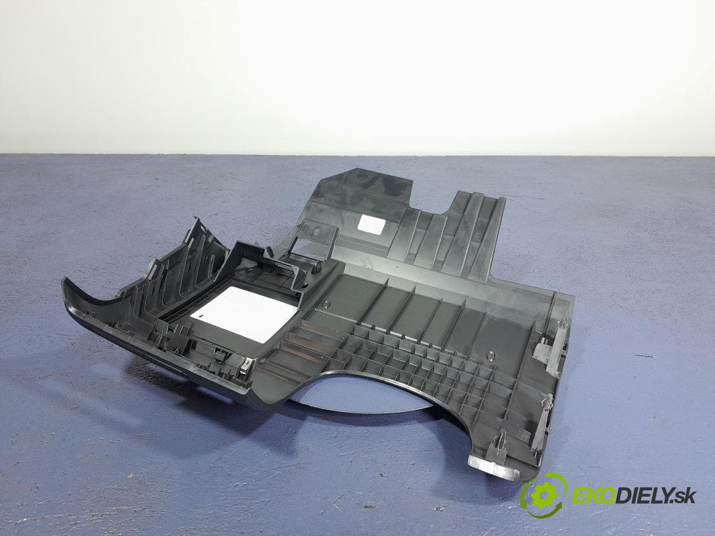 Nissan Qashqai 2023 kryt Plast: Interiéry: 68106-6UN0A