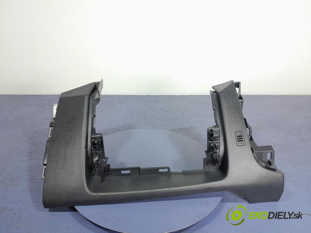 Nissan Qashqai 2023 kryt Plast: Interiéry: 68104-6UN0A