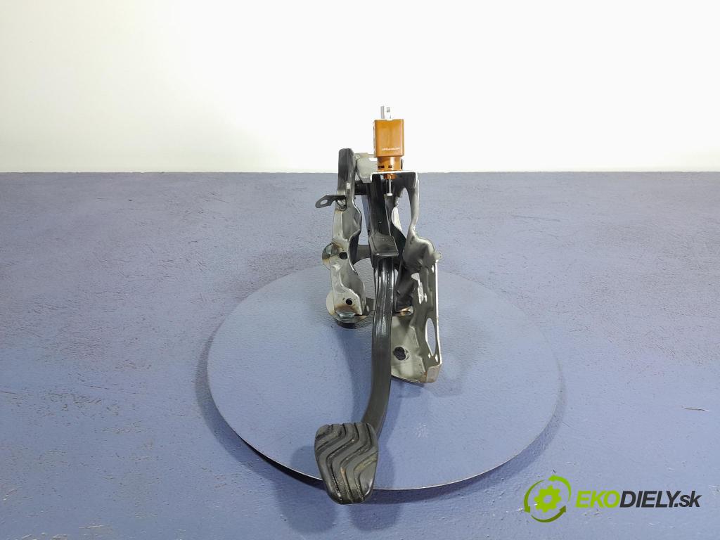 Nissan Qashqai 2023 pedály 465016UA0A