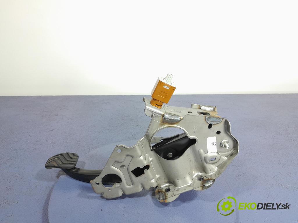 Nissan Qashqai 2023 pedály 465016UA0A