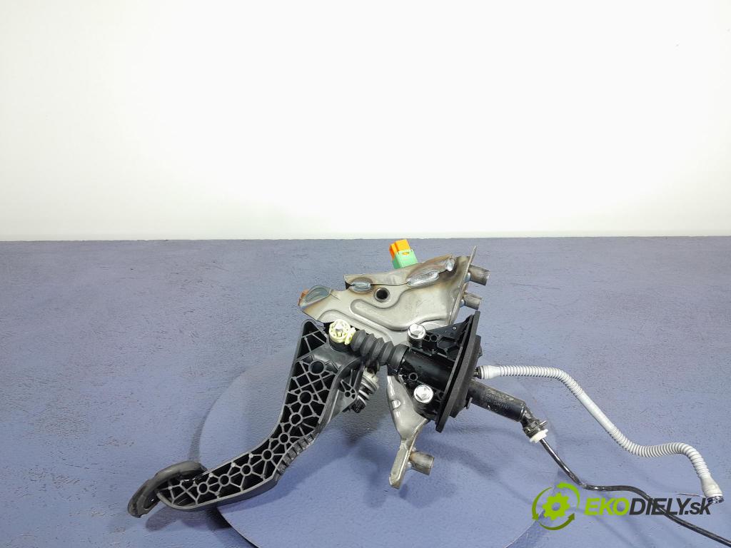 Nissan Qashqai 2023 pedále 465036UA5D