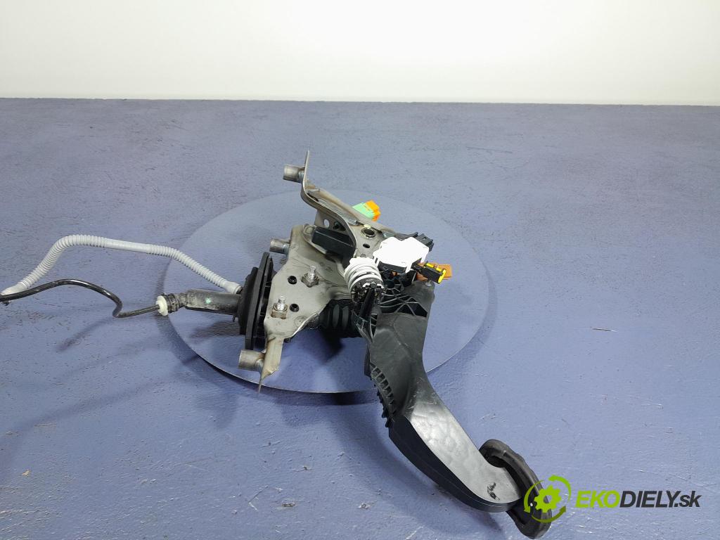 Nissan Qashqai 2023 pedále 465036UA5D
