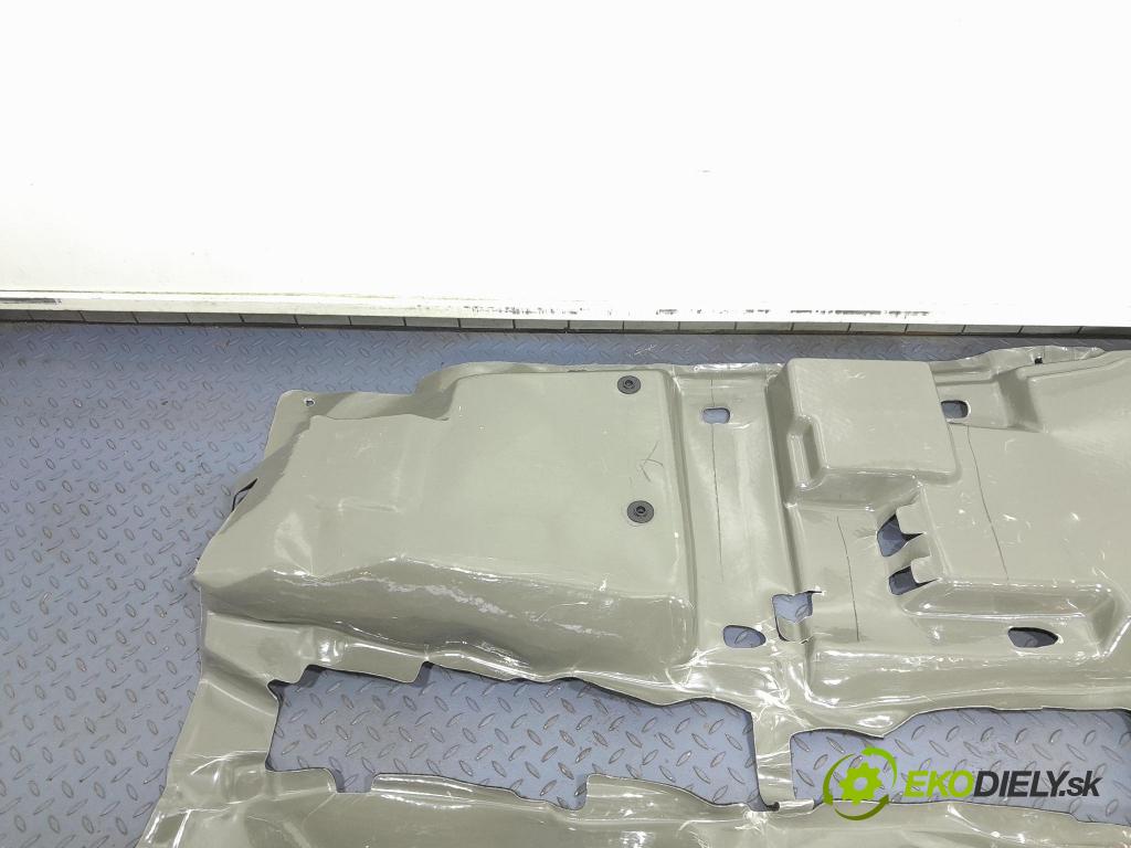 Nissan Qashqai 2023 koberec do auta 749026UE0C