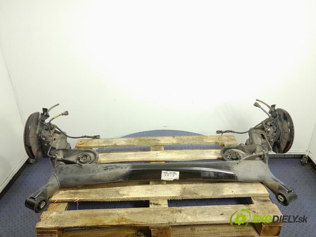 Nissan Qashqai 2023 výztuha Pozastavenia: Zad: