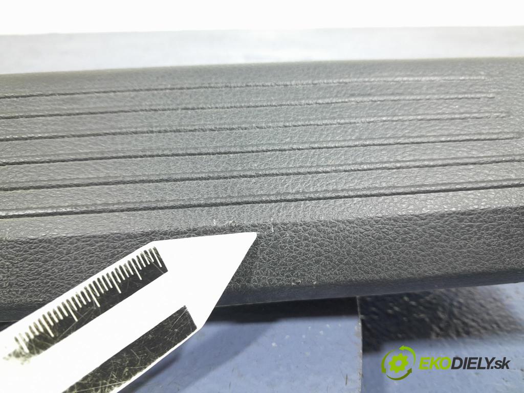 Nissan Qashqai 2023 kryt Plast: Interiéry: 769B5-6UA2A