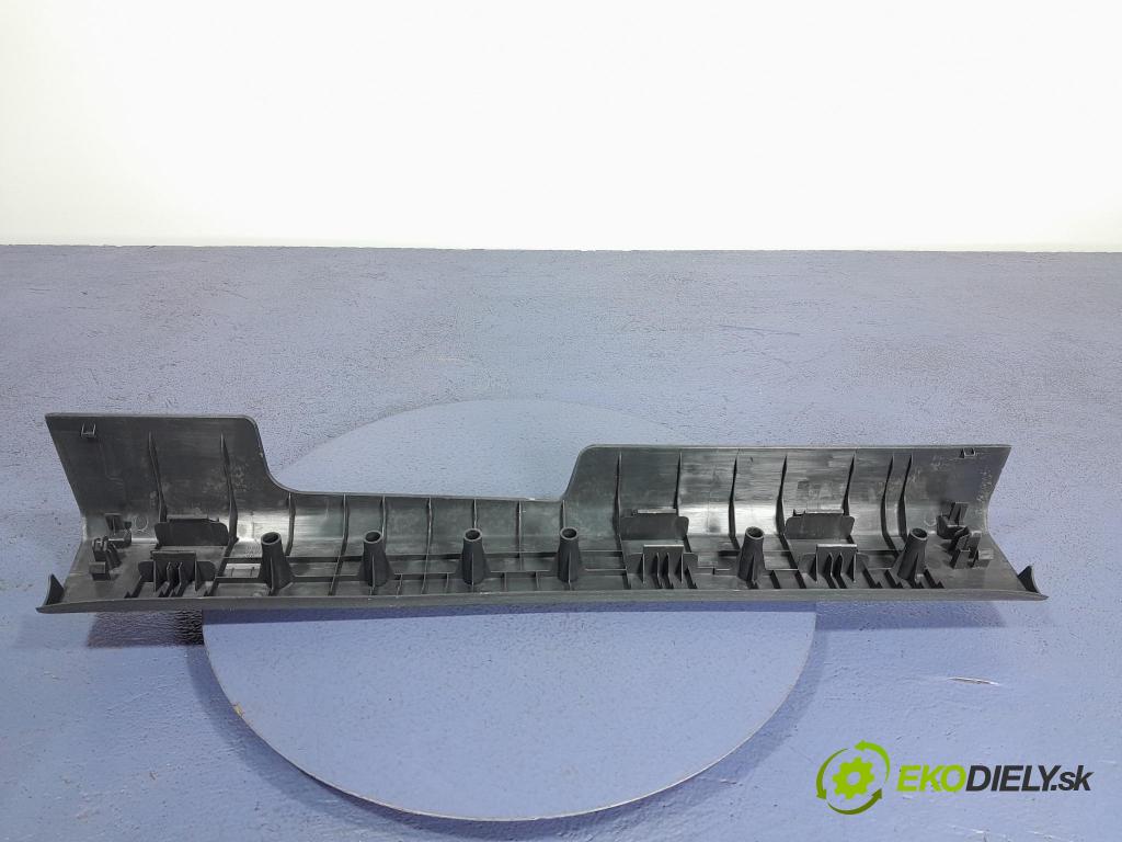 Nissan Qashqai 2023 kryt Plast: Interiéry: 769B5-6UA2A
