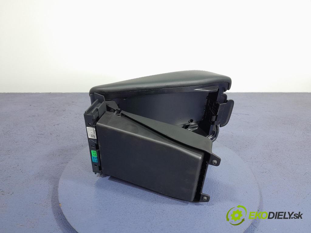 Nissan Qashqai 2023 loketní opěrka 969206UN0A