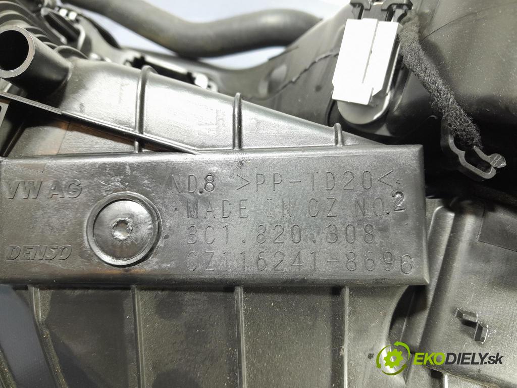 Vw Passat 2012 radiátor 3C1829003FS